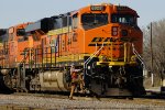 BNSF 6022 - Conductor Westbrook dismounts